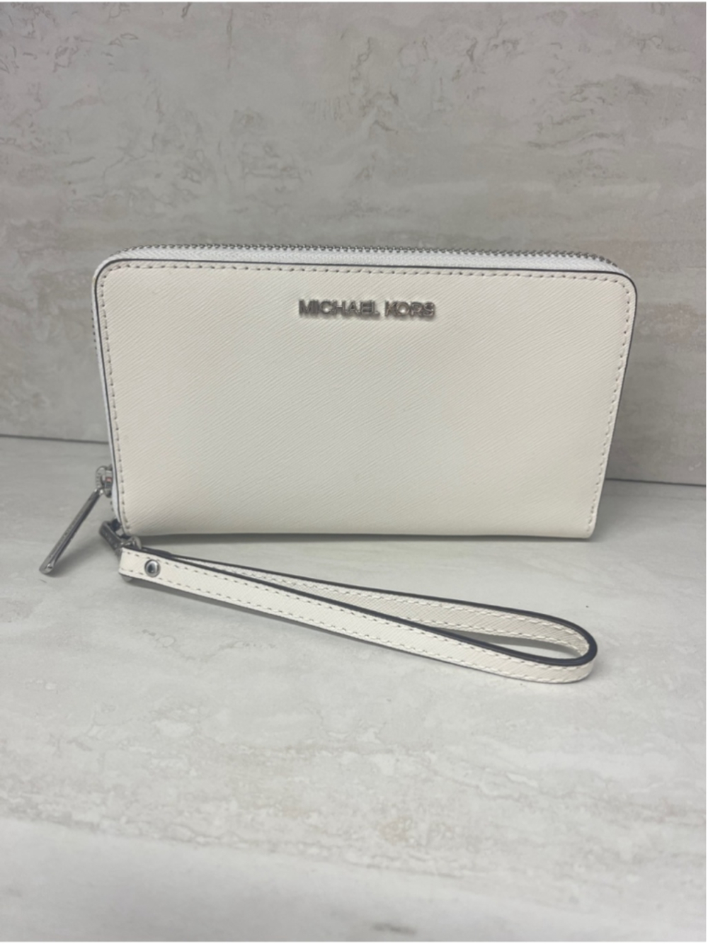 Michael Kors Jet Set Travel Medium Zip Around Phone Case Wallet Optic White